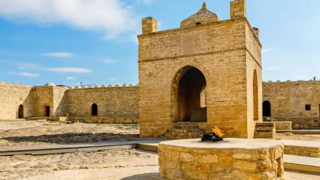 Absheron Highlights: Ateshgah, Yanardag & Mardakan